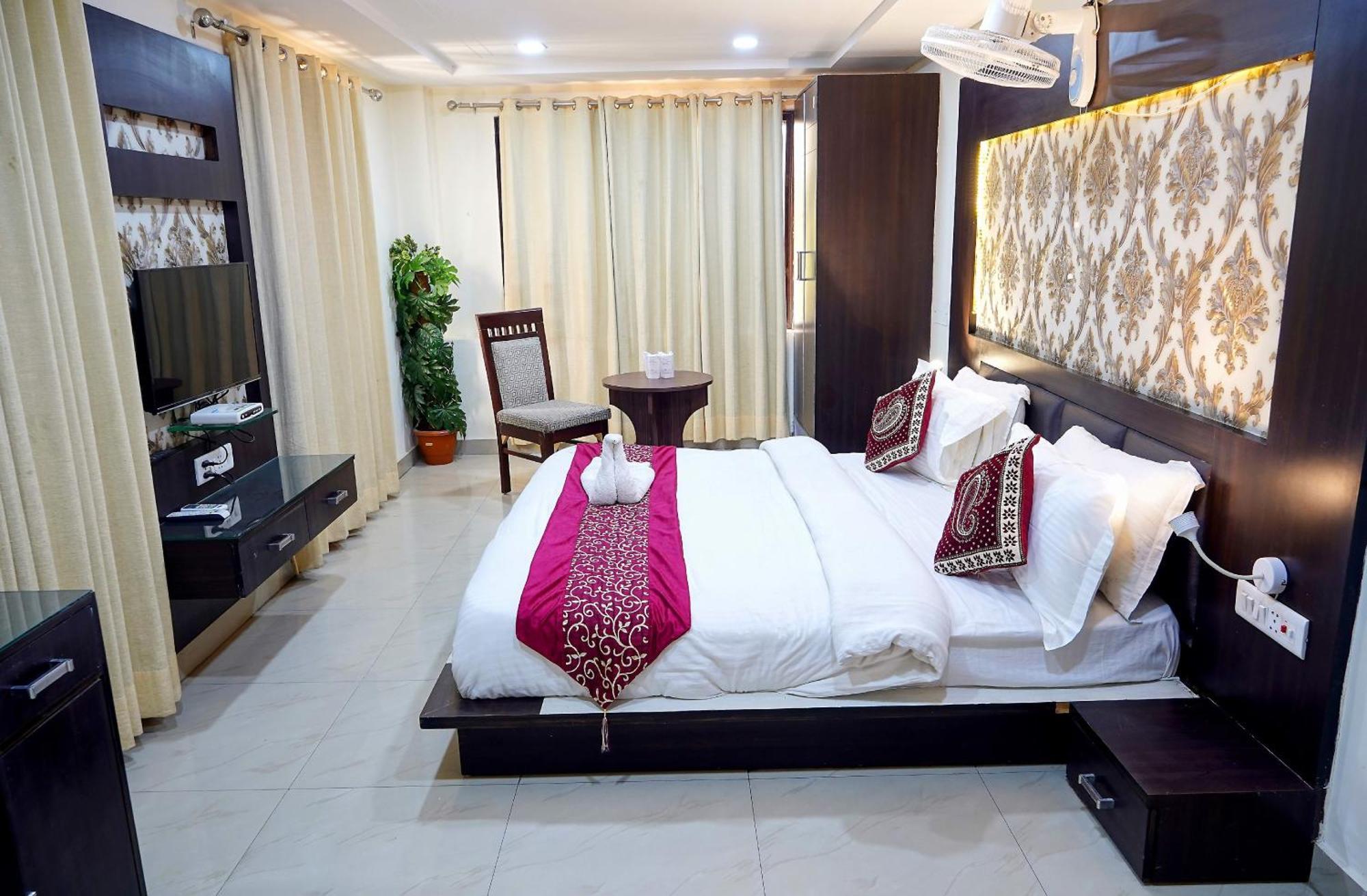 Hotel Vikrant Ludhiana Buitenkant foto